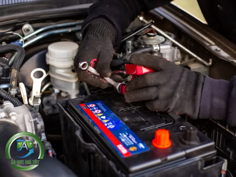 Dịch vụ thay bình ắc quy ô tô quận Long Biên