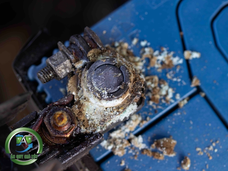 ắc quy bị chảy nước