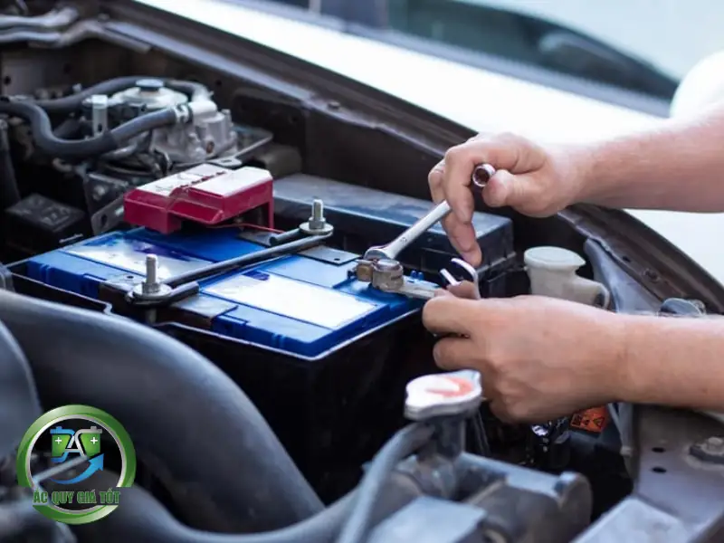 Quy trình thay thế và bảo dưỡng bình ắc quy Rush