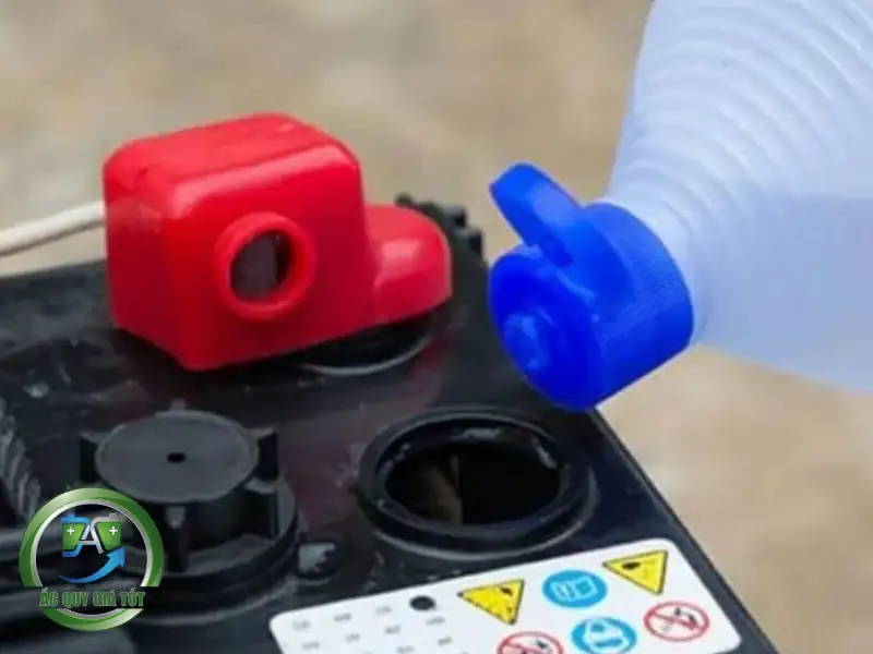 Tổng quan về bình ắc quy nước và vai trò trong hệ thống điện