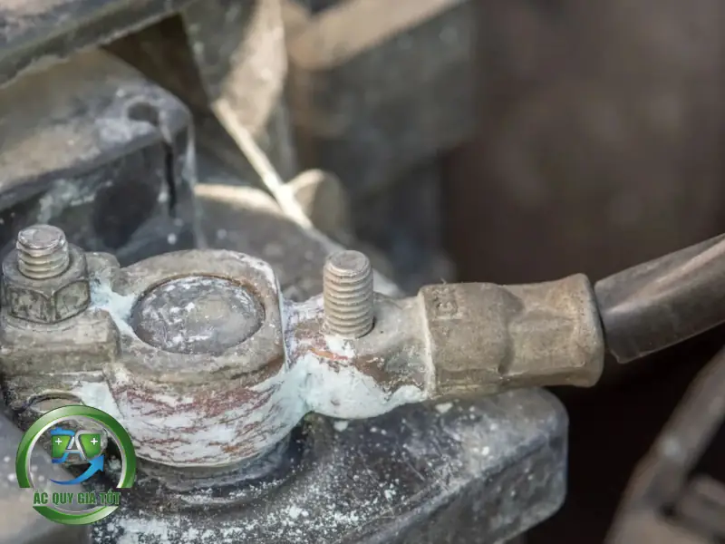 Các dấu hiệu nhận biết bình ắc quy đang bị chập hoặc có nguy cơ chập