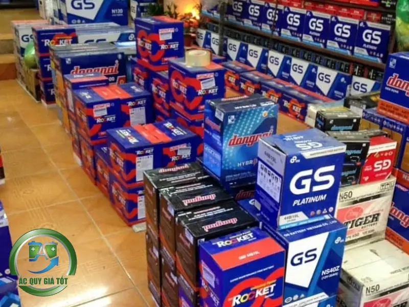 So sánh ưu và nhược điểm giữa ắc quy khô và ắc quy nước