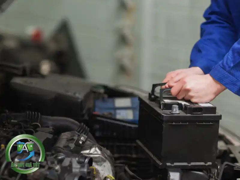 Thay ắc quy nước chính hãng tại đại lý Ắc Quy Giá Tốt