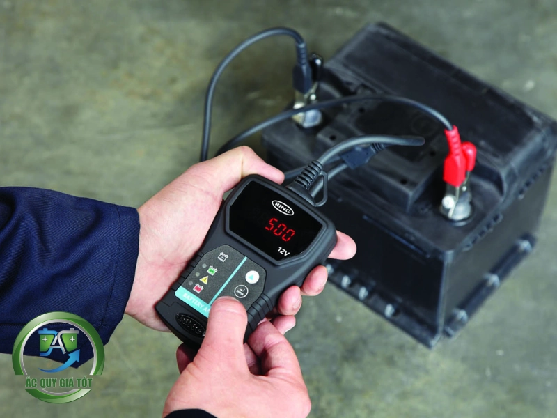 dấu hiệu ắc quy ô tô yếu