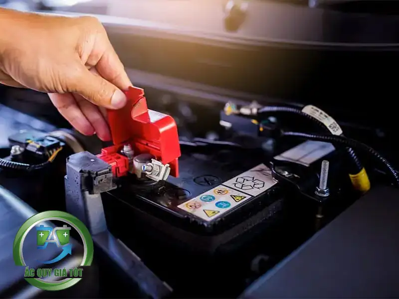 Hướng dẫn thay thế và bảo dưỡng ắc quy Innova Venturer