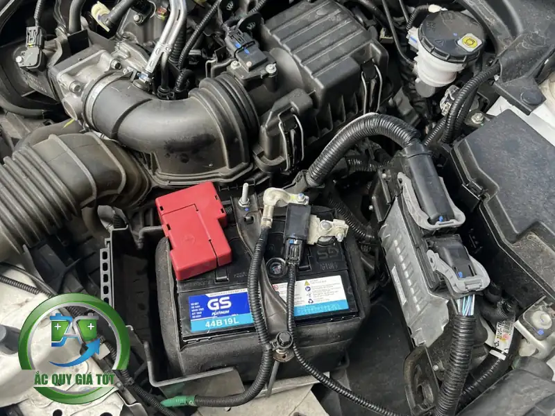 Khái niệm và cấu tạo của ắc quy xe khách