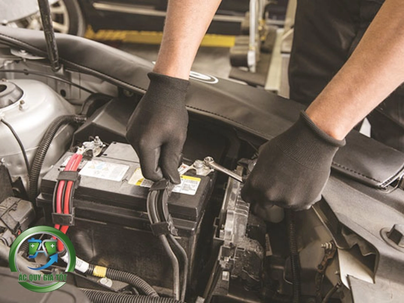 bình ắc quy sạc bị nóng