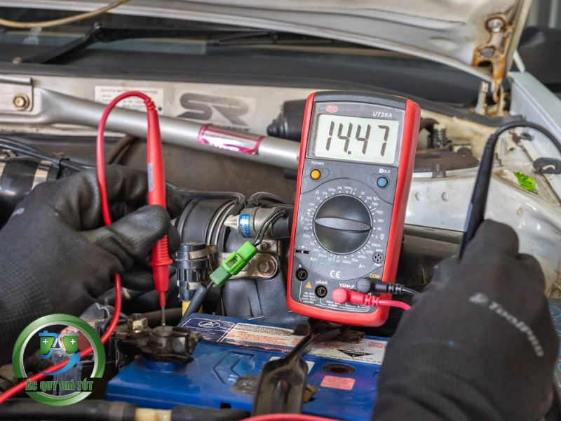 dấu hiệu bình ắc quy ô tô yếu