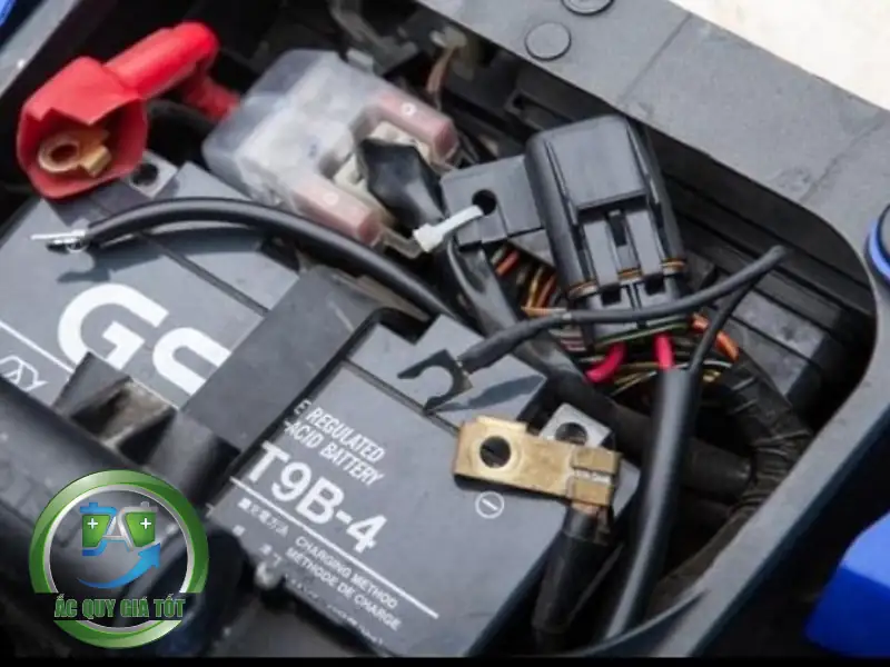 Hướng dẫn sử dụng và bảo dưỡng ắc quy xe máy để kéo dài tuổi thọ