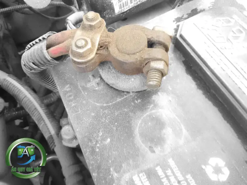 Những nguyên nhân chính dẫn đến tình trạng cọc bình ắc quy bị lỏng