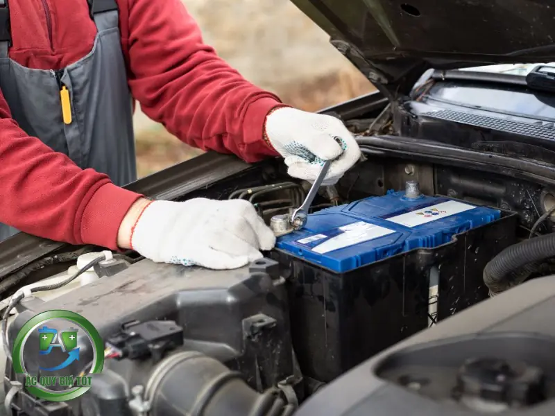 So sánh ắc quy miễn bảo dưỡng và ắc quy nước truyền thống