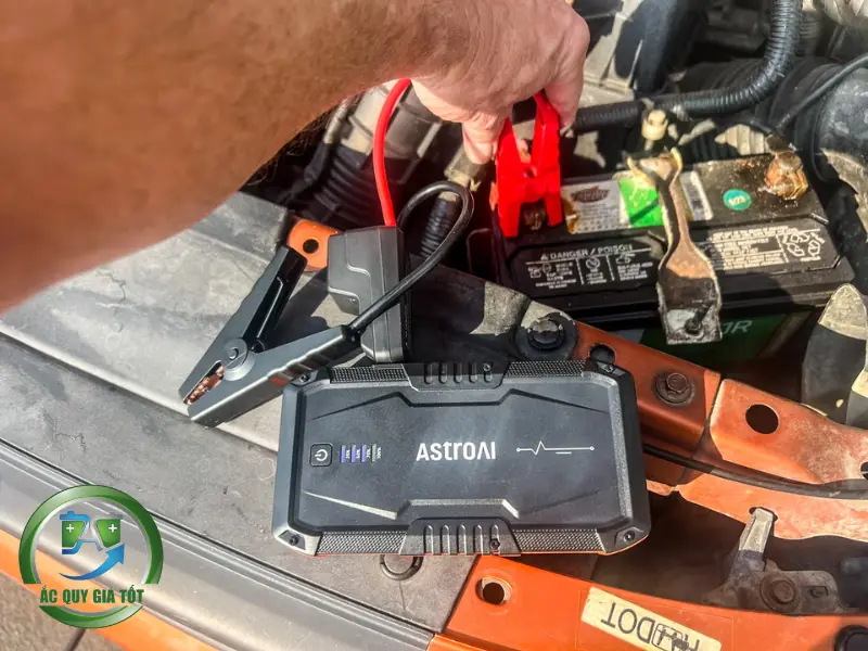 Cách sử dụng bộ kích bình cầm tay dự phòng cho người mới