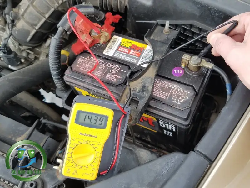 Dấu hiệu nhận biết ắc quy ô tô cần thay thế ngay lập tức