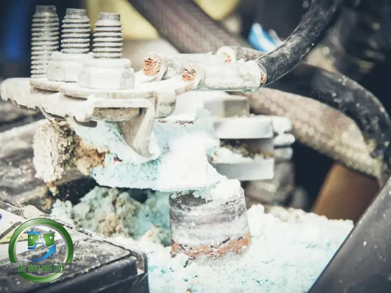 Những dấu hiệu trực quan cảnh báo bình ắc quy nước cần được kiểm tra ngay