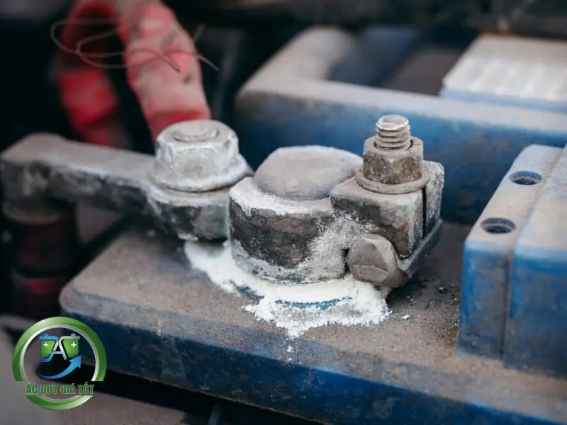 Dấu hiệu nhận biết ắc quy ô tô cần được thay thế