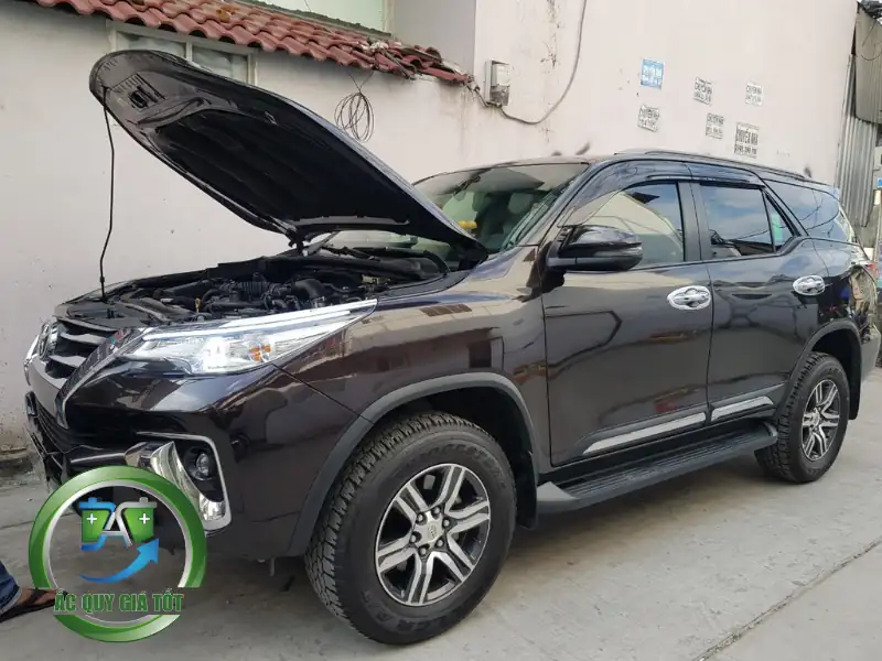Hướng dẫn thay thế và bảo dưỡng ắc quy Fortuner 2017