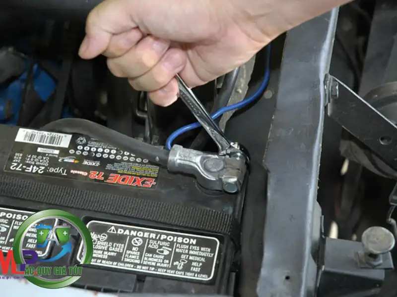 Cách nhận biết ắc quy Fortuner 2020 yếu hoặc sắp hỏng