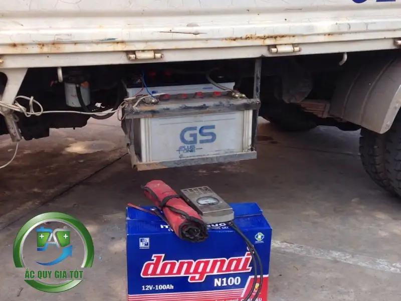 Bình điện xe tải là gì và cấu tạo cơ bản