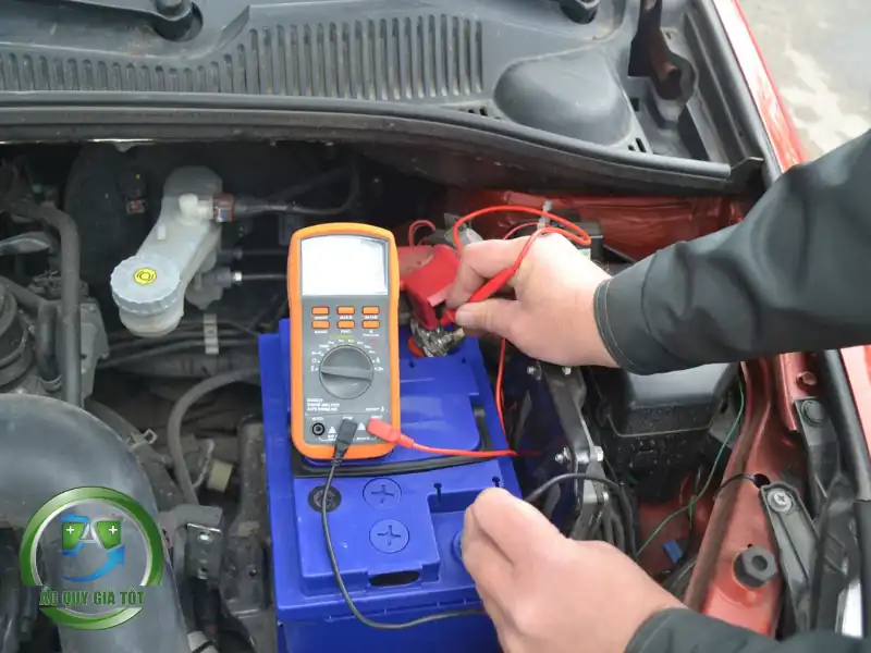 Hướng dẫn quy trình kiểm tra điện áp ắc quy bằng đồng hồ vạn năng