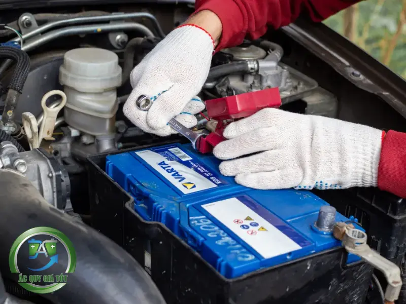 Bảng giá thay ắc quy ô tô Phường Tùng Thiện và các yếu tố ảnh hưởng