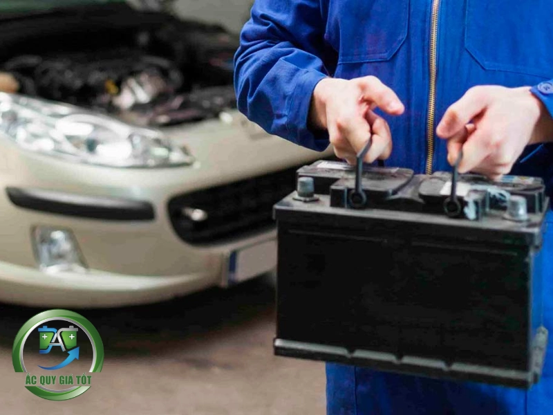 Quy trình thay ắc quy an toàn và rủi ro khi tự lắp tại nhà