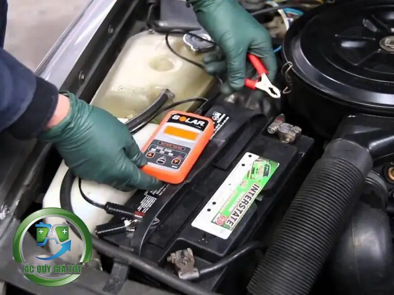 Dấu hiệu và nguyên nhân ắc quy Prado bị hỏng hoặc yếu