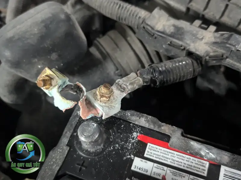 Các dấu hiệu nhận biết ắc quy khô đang cần được phục hồi