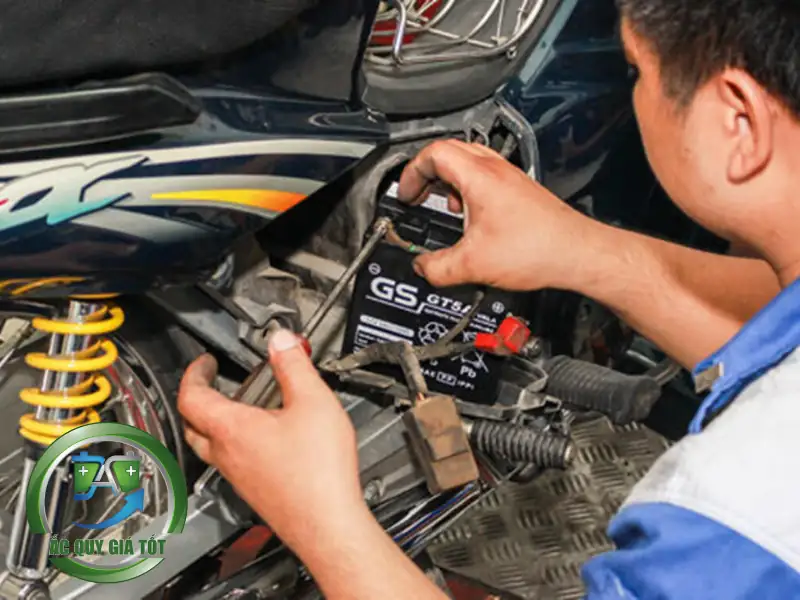 Dấu hiệu nhận biết ắc quy xe máy đang gặp vấn đề và cần thay thế