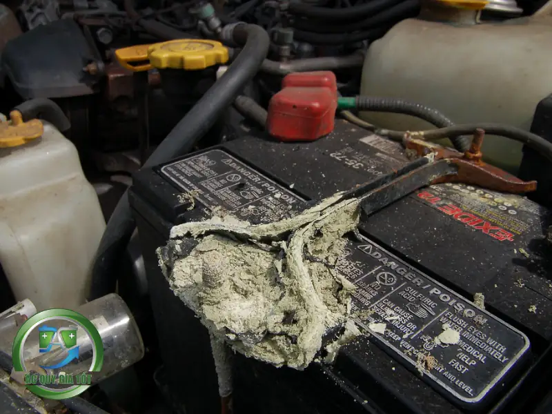 Khi nào cần thay ắc quy ô tô?