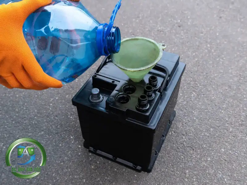 Hướng dẫn châm nước bình ắc quy đảm bảo đúng kỹ thuật