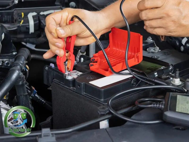 Cơ chế liên kết các ngăn để tạo ra điện áp tiêu chuẩn 12V