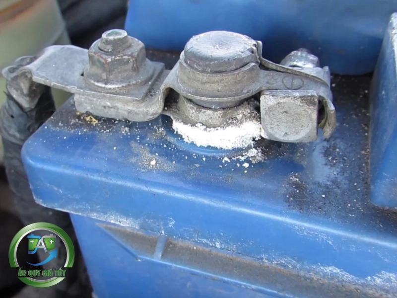 cọc bình ắc quy bị oxi hóa cọc bình ắc quy bị oxi hóa