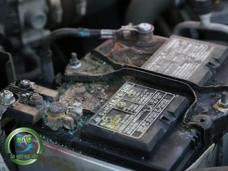 Dấu hiệu nhận biết ắc quy bị yếu, hỏng