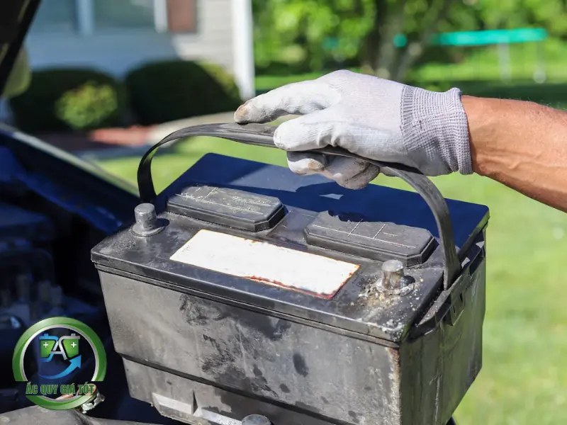 Các dấu hiệu cảnh báo ắc quy yếu hoặc hỏng