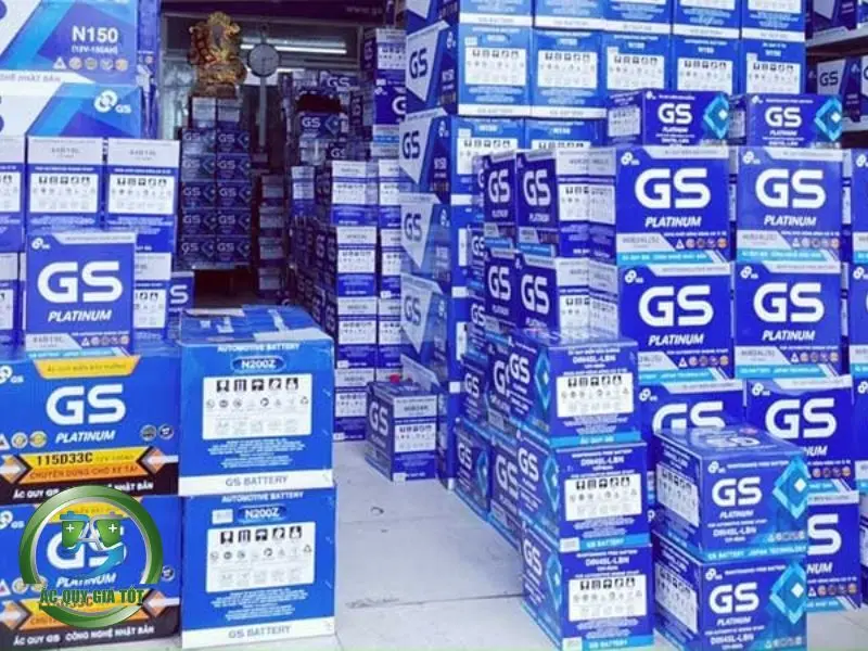 so sánh bình ắc quy gs và globe