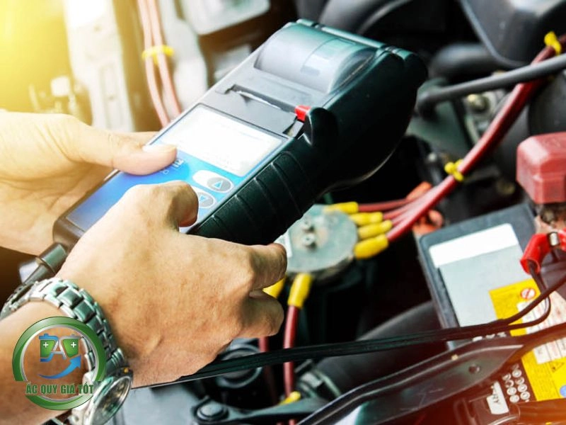 bình ắc quy bị sụt áp