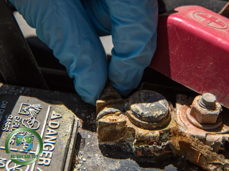 cọc bình ắc quy bị oxi hóa cọc bình ắc quy bị oxi hóa